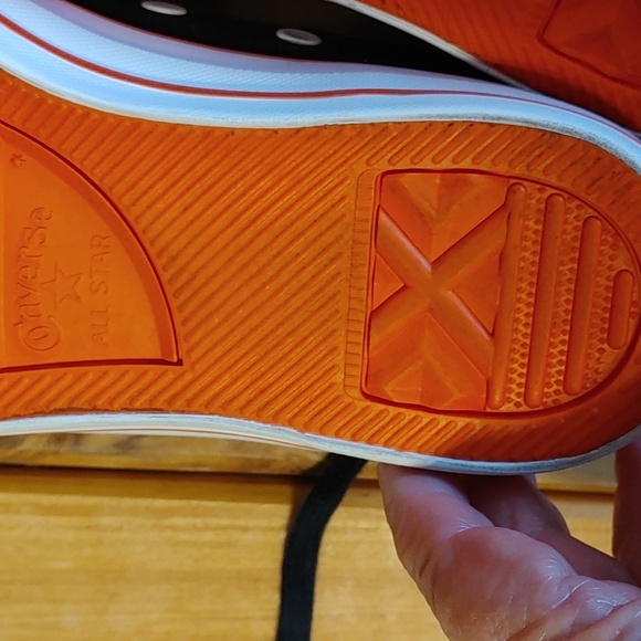 Millie Bobby Brown/Converse Chuck Taylor All Stars Spread Love Sneaker SZ 5 - Picture 14 of 15